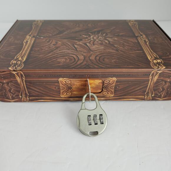 Crimes & Capers Lady Leona's Last Wishes Board Game 2021 Renegade Pre-Owned - Picture 5 of 11